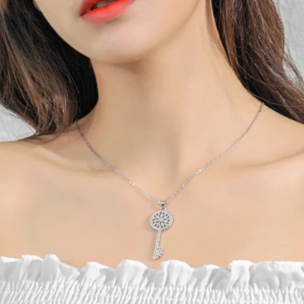 TREASURE ♡ Cubic Zirconia Key GIFT - Picture 4 of 16